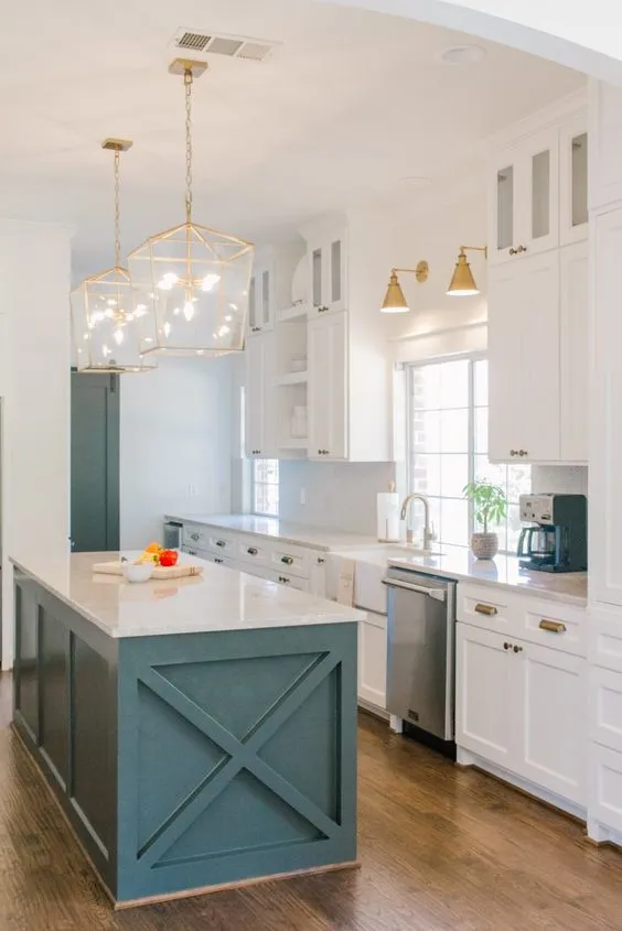 /img/12638-coastal-kitchen-decor-longwood-8.webp