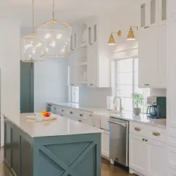 /img/12638-coastal-kitchen-decor-longwood-8.webp