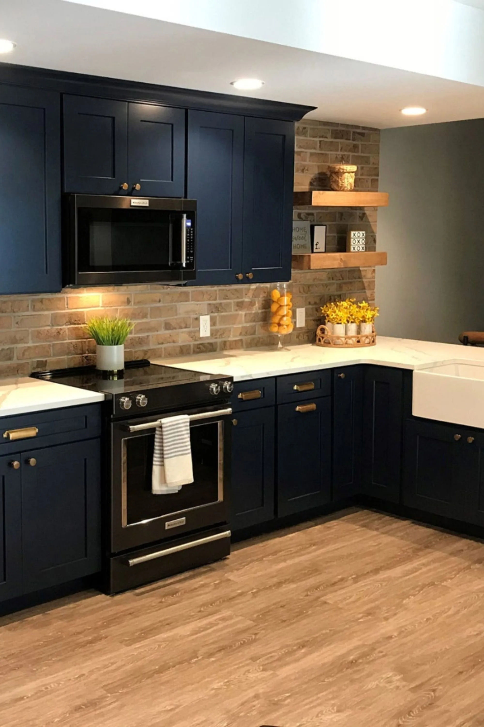12683 black appliances kitchen color scheme