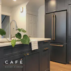 /img/12683-black-appliances-kitchen-styling.webp
