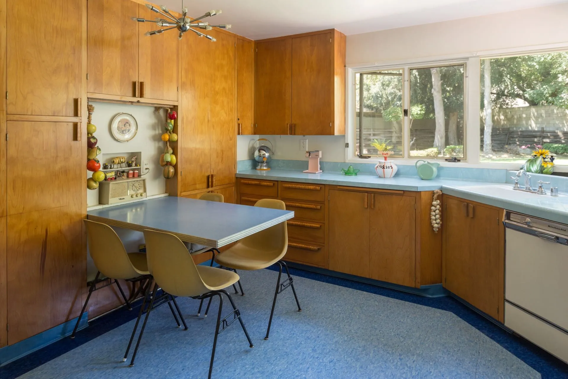/img/12693-retro-kitchen-ideas.webp
