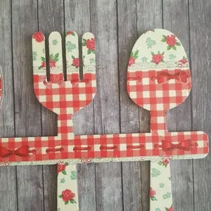/img/12698-decoupage-kitchen-decor-maintenance.webp