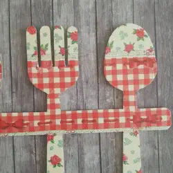 /img/12698-decoupage-kitchen-decor-maintenance.webp