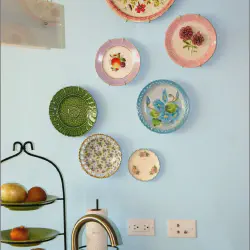 /img/12745-cleaning-wall-plates.webp