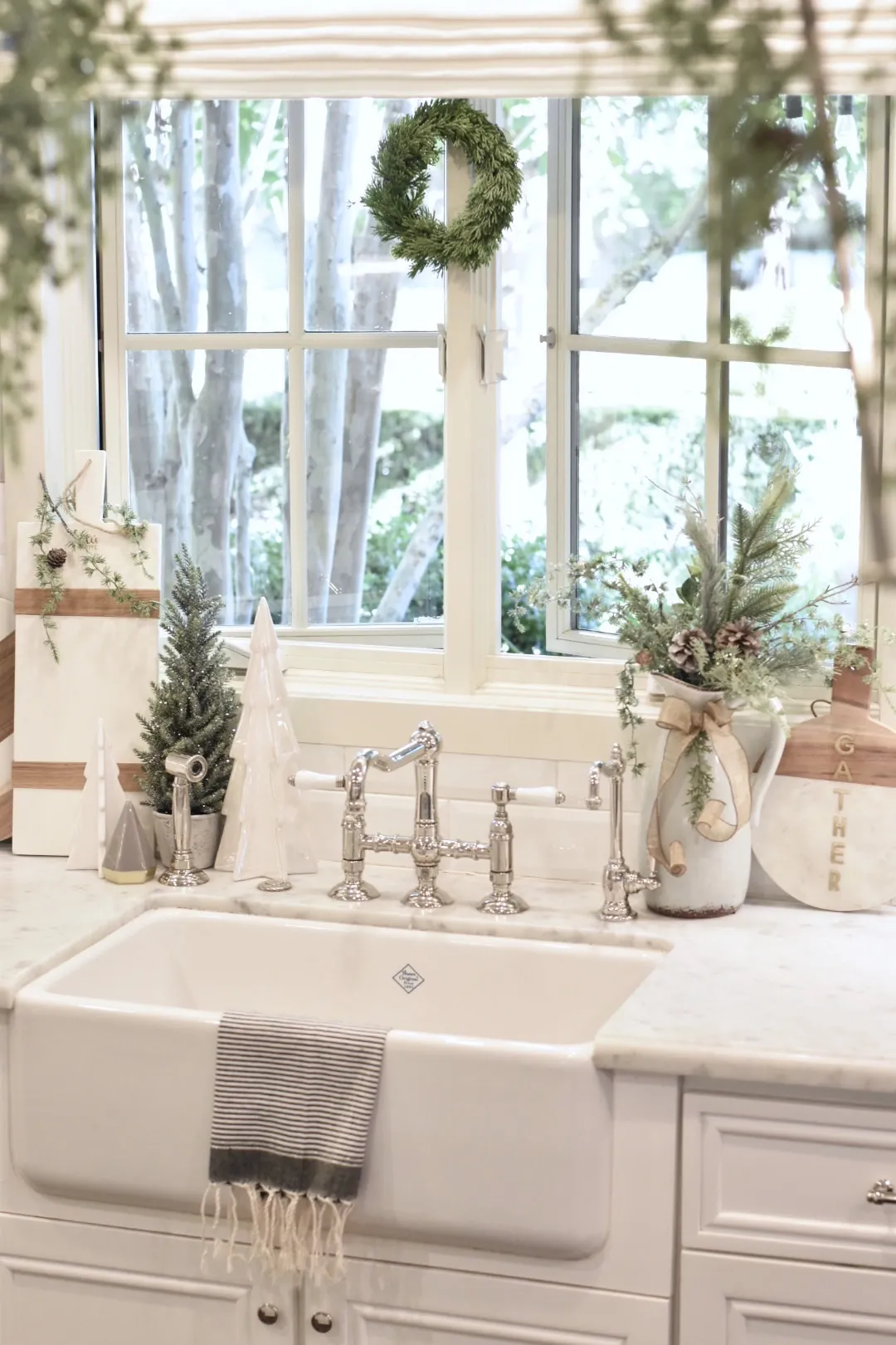 12785 christmas kitchen decor ideas 6