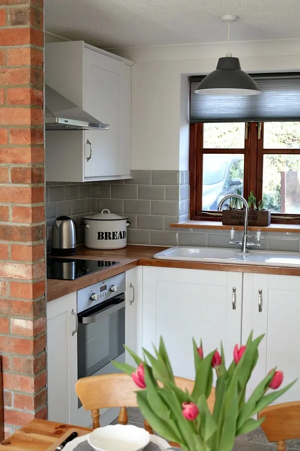 /img/12793-small-kitchen-decor-image8.webp