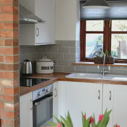 /img/12793-small-kitchen-decor-image8.webp