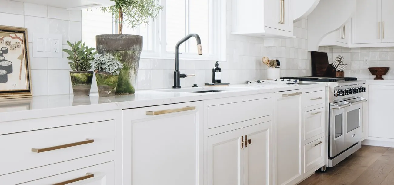 /img/12800-viking-kitchen-modern-twist.webp