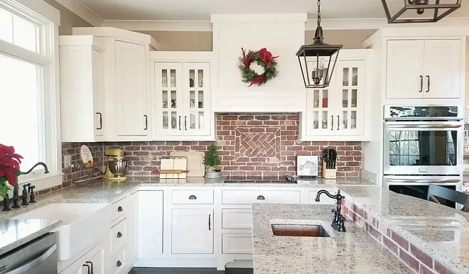 /img/12815-christmas-kitchen-lighting.webp