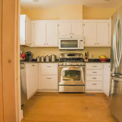 /img/12847-diy-kitchen-lighting.webp