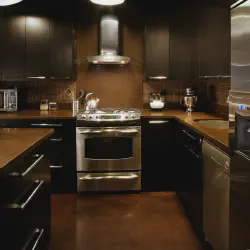 /img/12887-clean-stainless-steel-appliances.webp