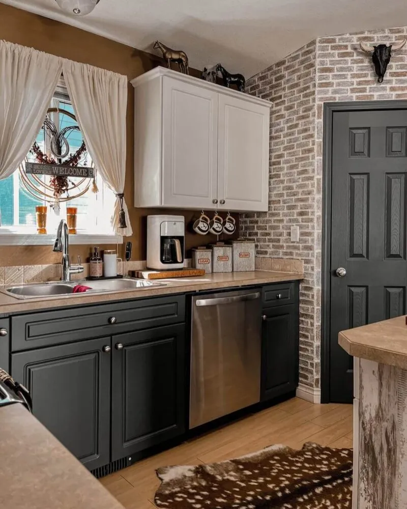 /img/12897-secondhand-western-decor.webp
