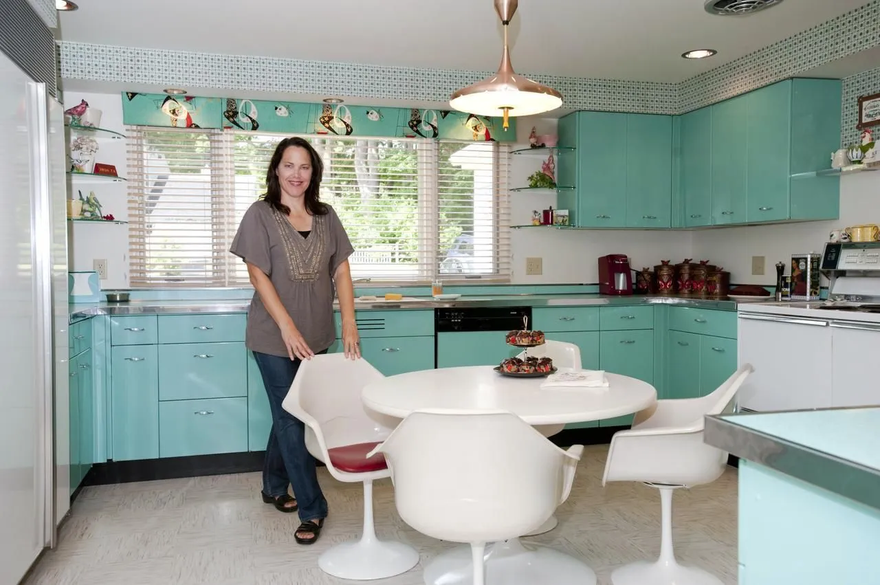 12902 diner style seating