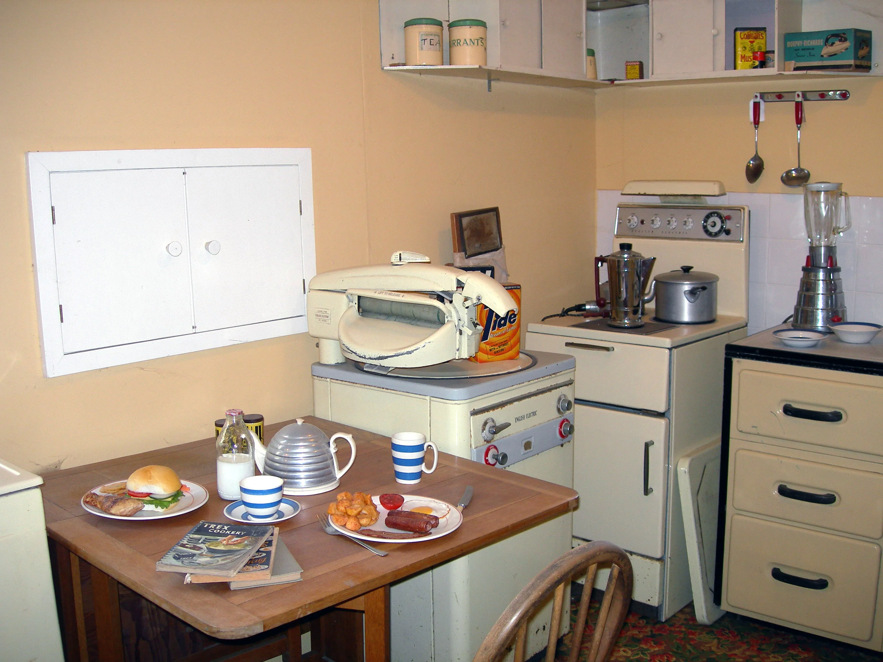 12902 pastel kitchen appliances