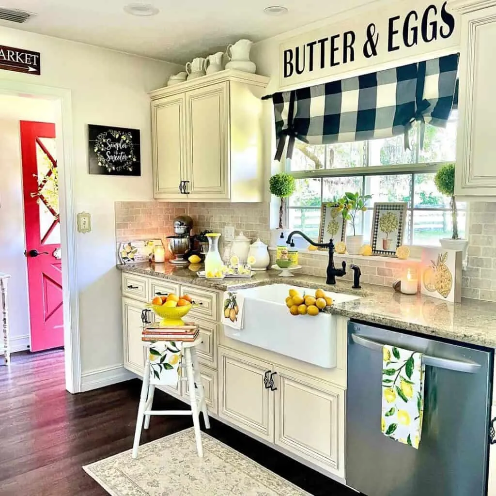 /img/12908-kitchen-greenery.webp